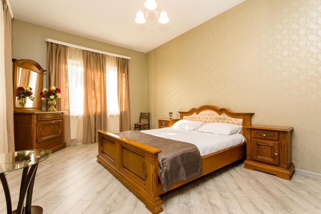 Rustaveli Two Bedroom Apartment With 5 Star Location Tbilisi Exterior foto